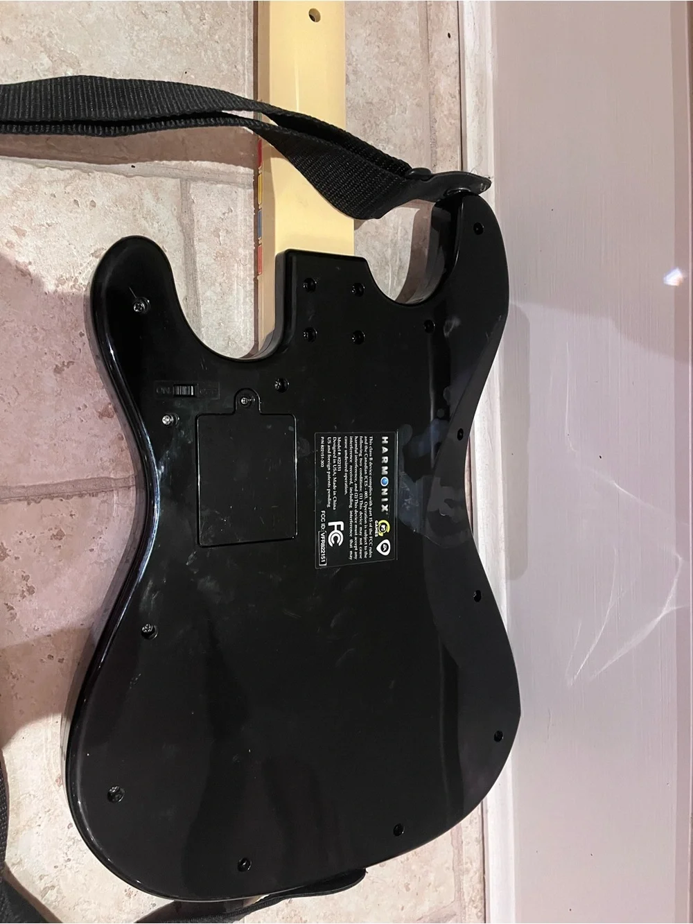 Guitar Hero Harmonix Fender Stratocaster Model 822151 strap tested PlayStation